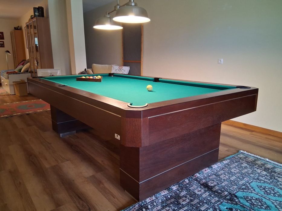 Bilhar snooker em óptimo estado com pouco uso.
