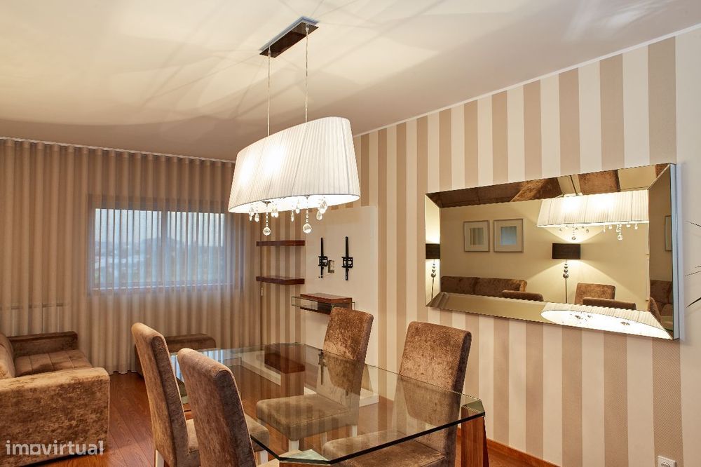 Apartamento T1 Mobilado 75m - 2 Lugares Garagem - em Frente ao Metro