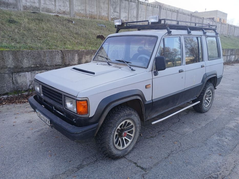 Isuzu trooper  на повному бойовому ходу