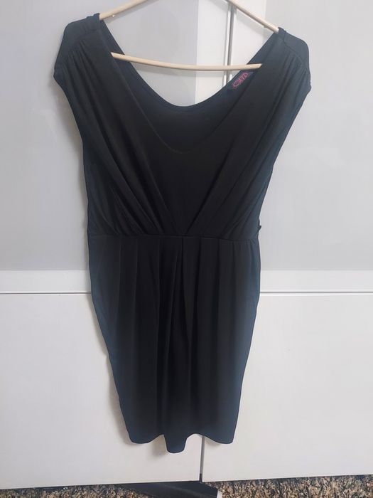 Plisowana sukienka ciążowa