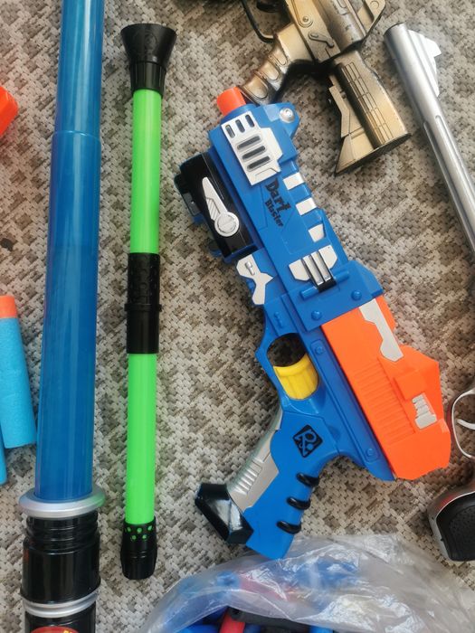 Zestaw pistoletow Nerf i inne