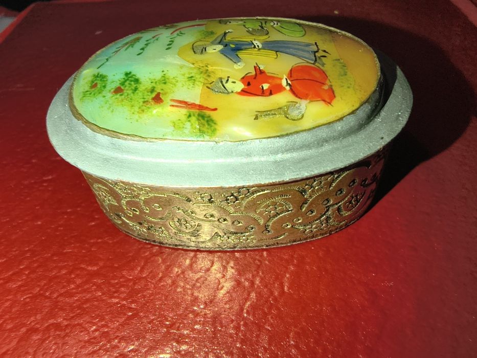 Zabytkowe pudeleczko