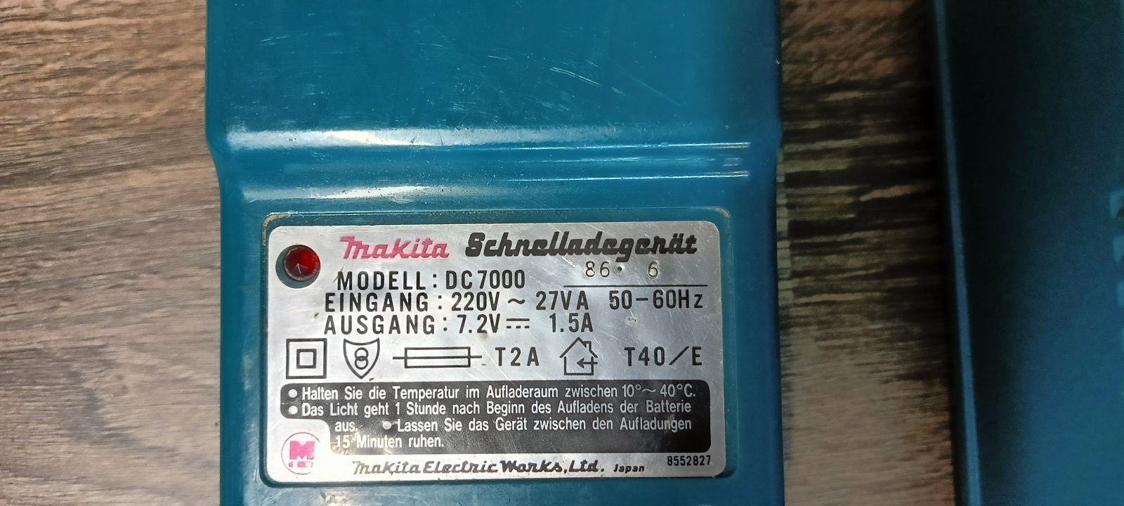 Dwie ładowarki baterii Makita