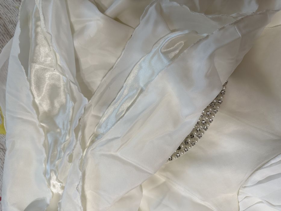 Весільна сукня біла