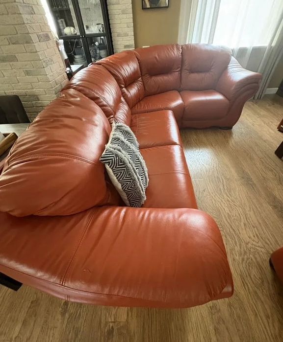 Продам угловой кожаный диван