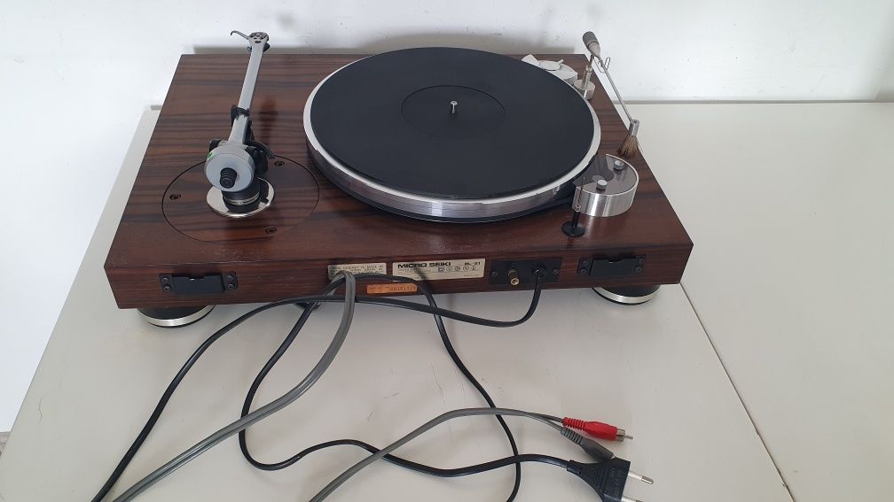 Micro Seiki BL-51 , Rega RB-250 , goldring 1012 gx