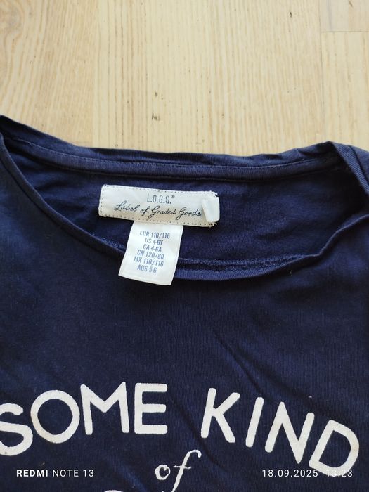 Granatowa bawełniana bluzka koszulka T-shirt z krótkim ozdobnym rękawe