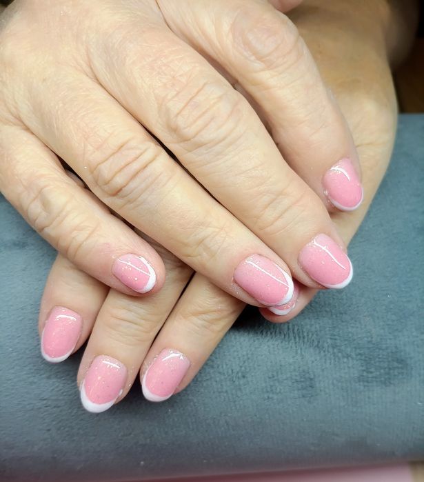 Manicure zelowy i hybrydowy