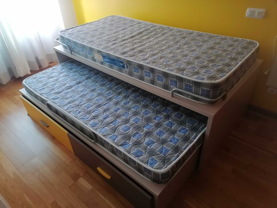Cama dupla juvenil com gavetões