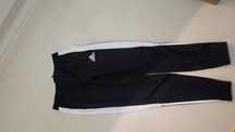 Dresowe Adidasa  140 cm