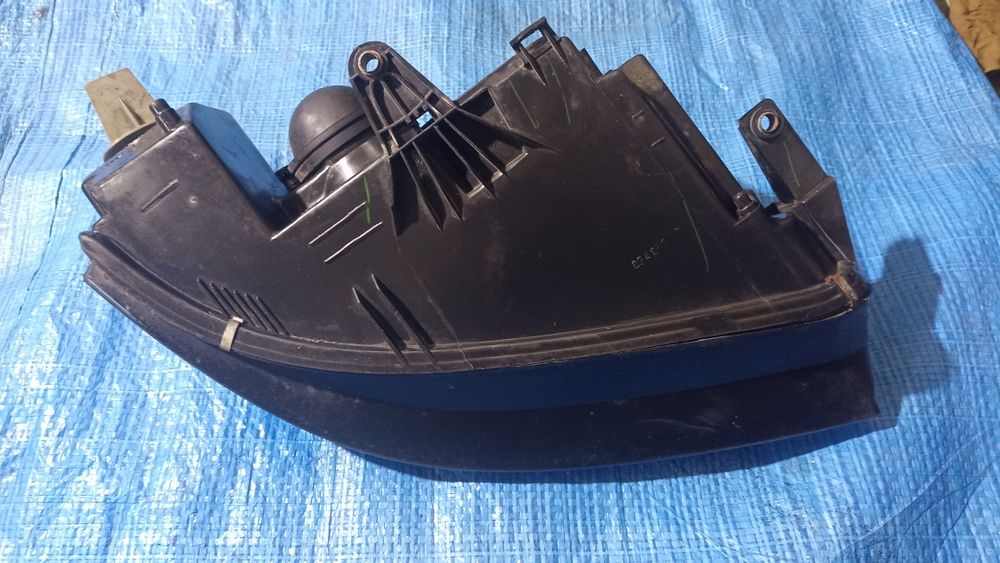 Фара передня ліва VW Passat B5