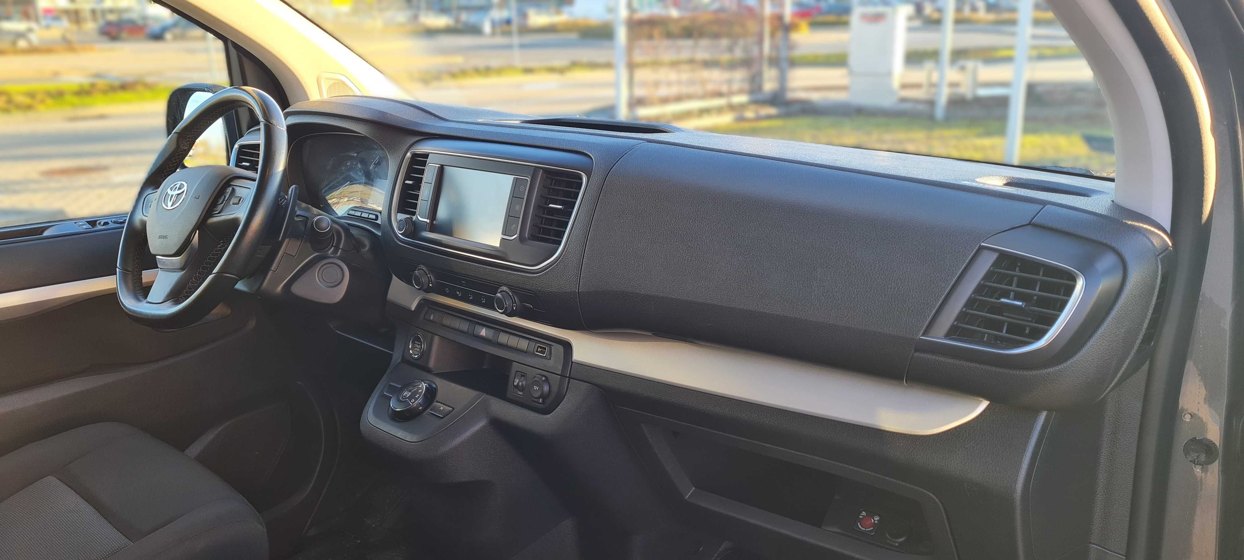 Wynajem Busów – Idealne Wybór na Wakacje, Eventy i Wyjazdy Służbowe!