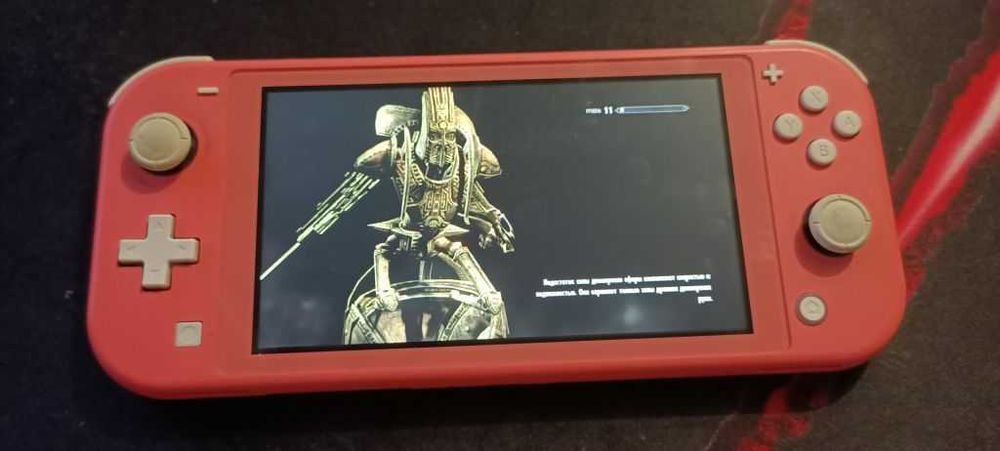 Nintendo Switch Lite + чехол + игры