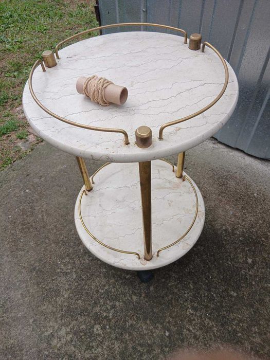 Stolik z marmuru