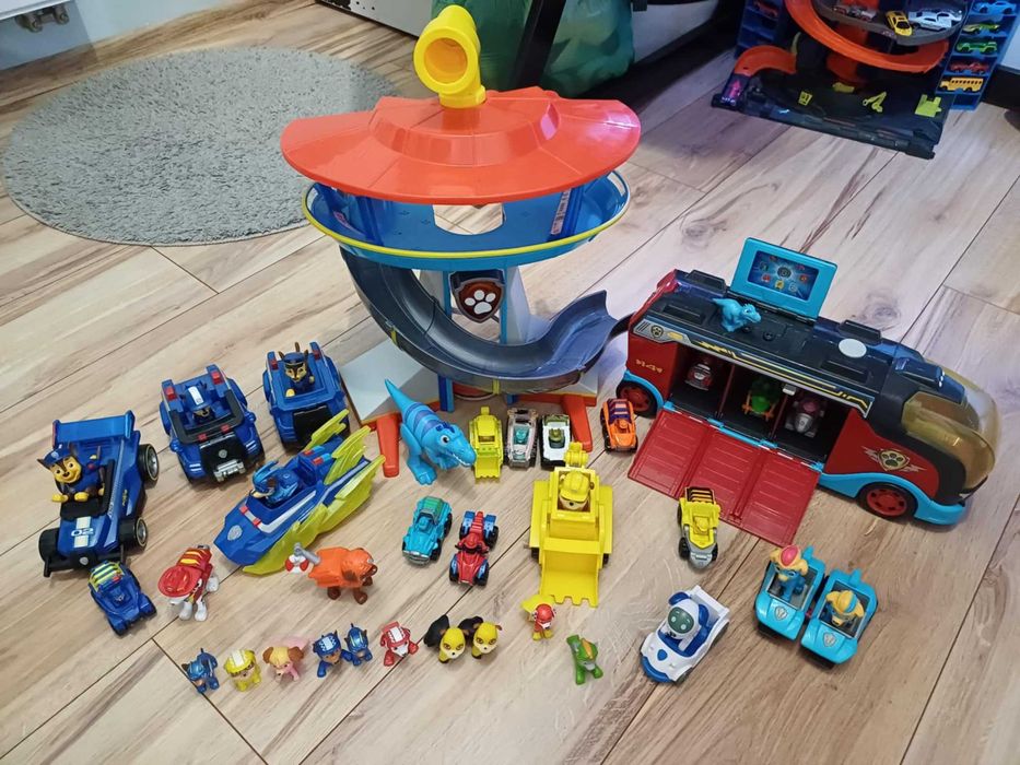 Zestaw PSI PATROL wieza autobus i figurki z pojazdami