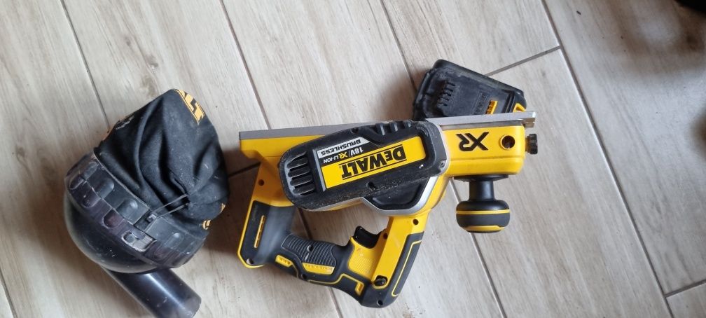 Strug dewalt dcp580