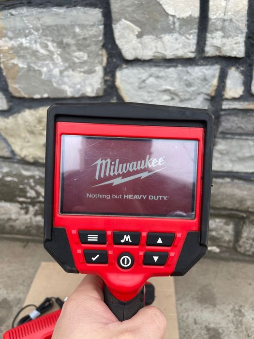 Milwaukee M12 PL/акумуляторний локатор мілвоке 12в