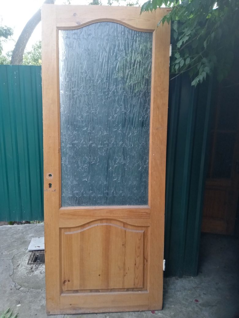 Дверь дерево.                                                        .