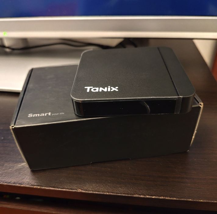Tanix W2 Android Smart TV Box
