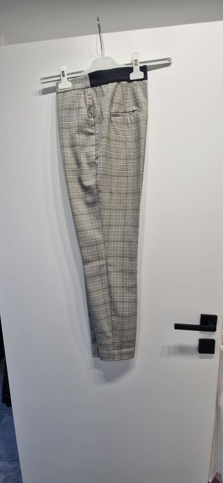 Spodnie damskie firmy Reserved