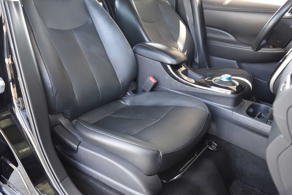 Nissan LEAF      2015