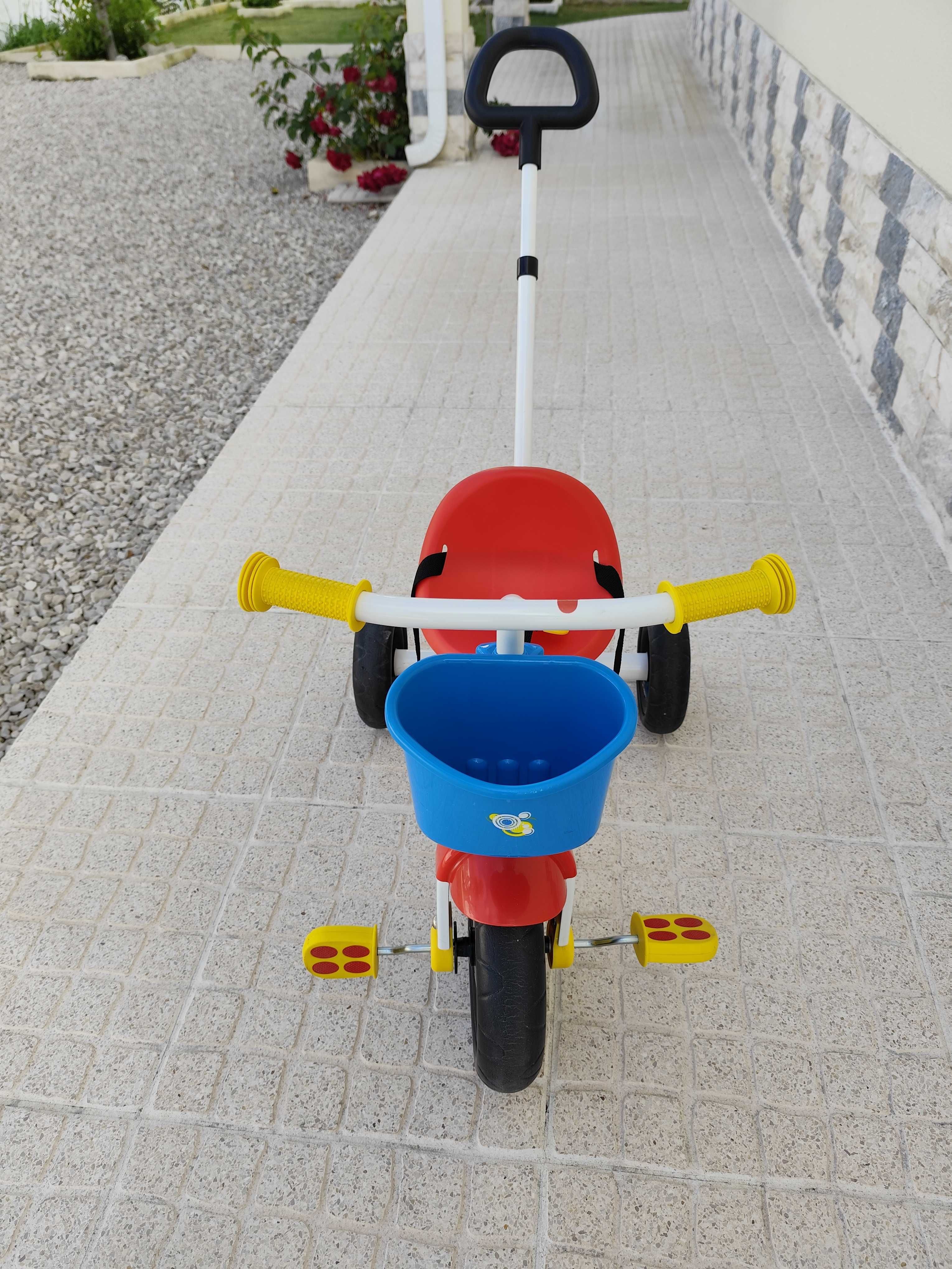Triciclo de aprendizagem U-Go da Chicco, excelente estado.