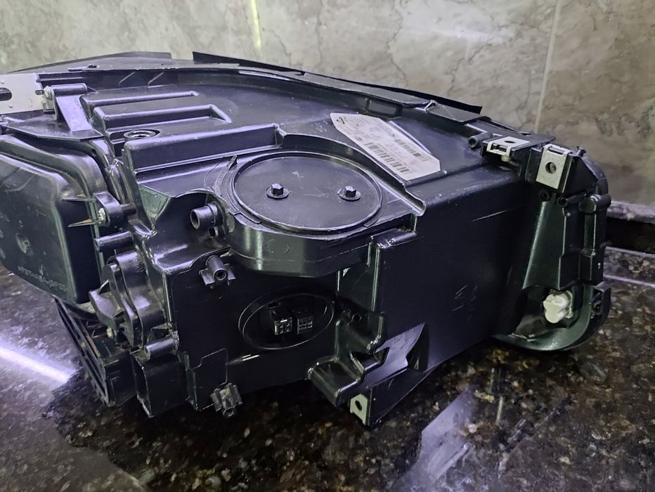 Reflektor lewy BMW F10 F11   lift kompletny