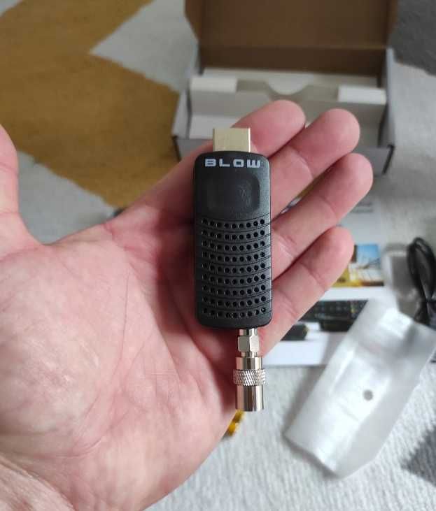 DEKODER TUNER TV DVB-T2 mini stick h.265 dekoder telewizyjny z pilotem