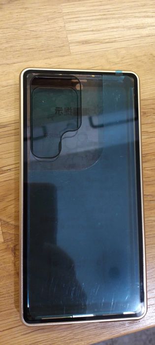 Etui magnetyczne do telefonów Samsung