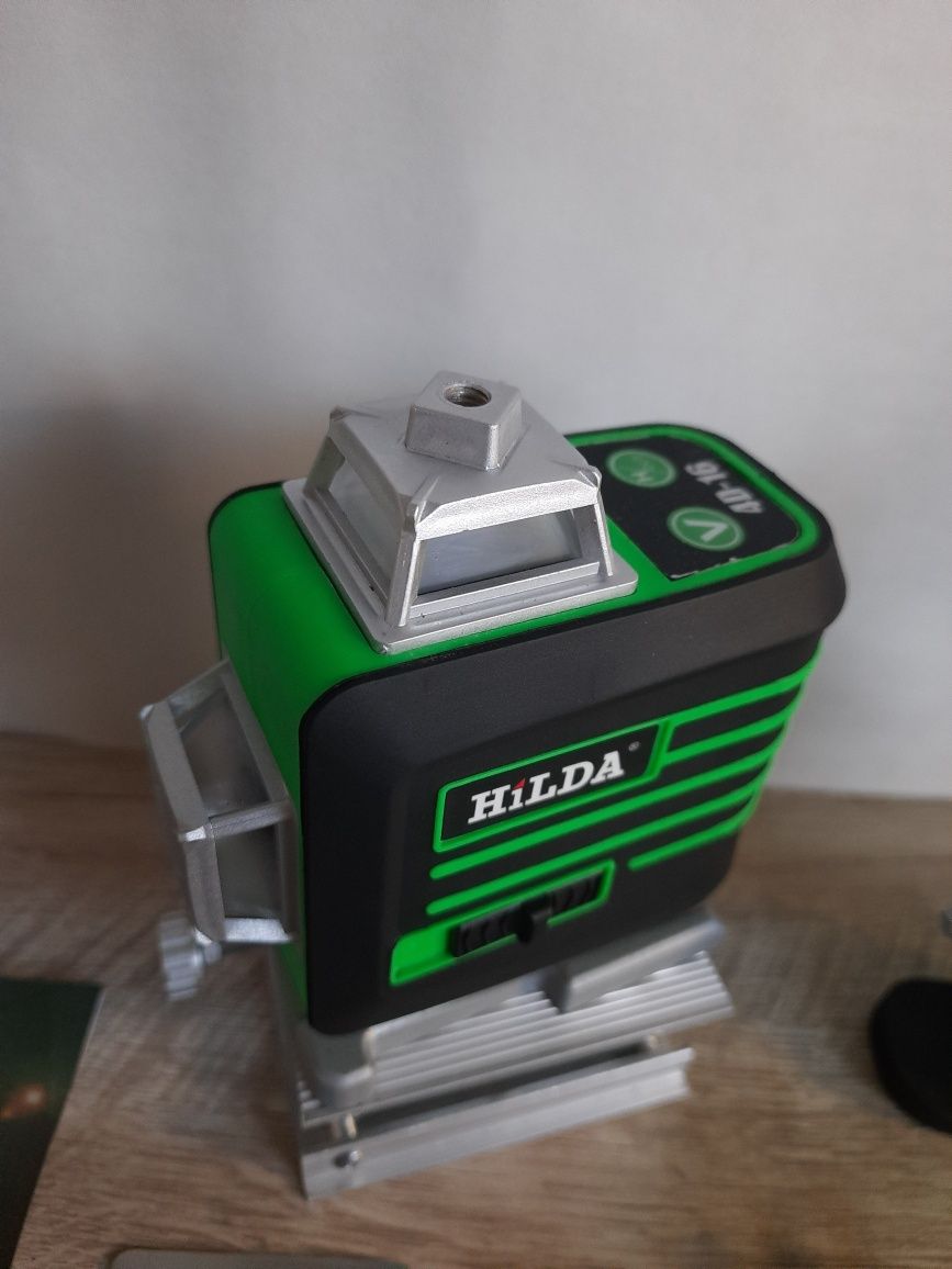 Лазерный уровень Hilda 4D 16 линий