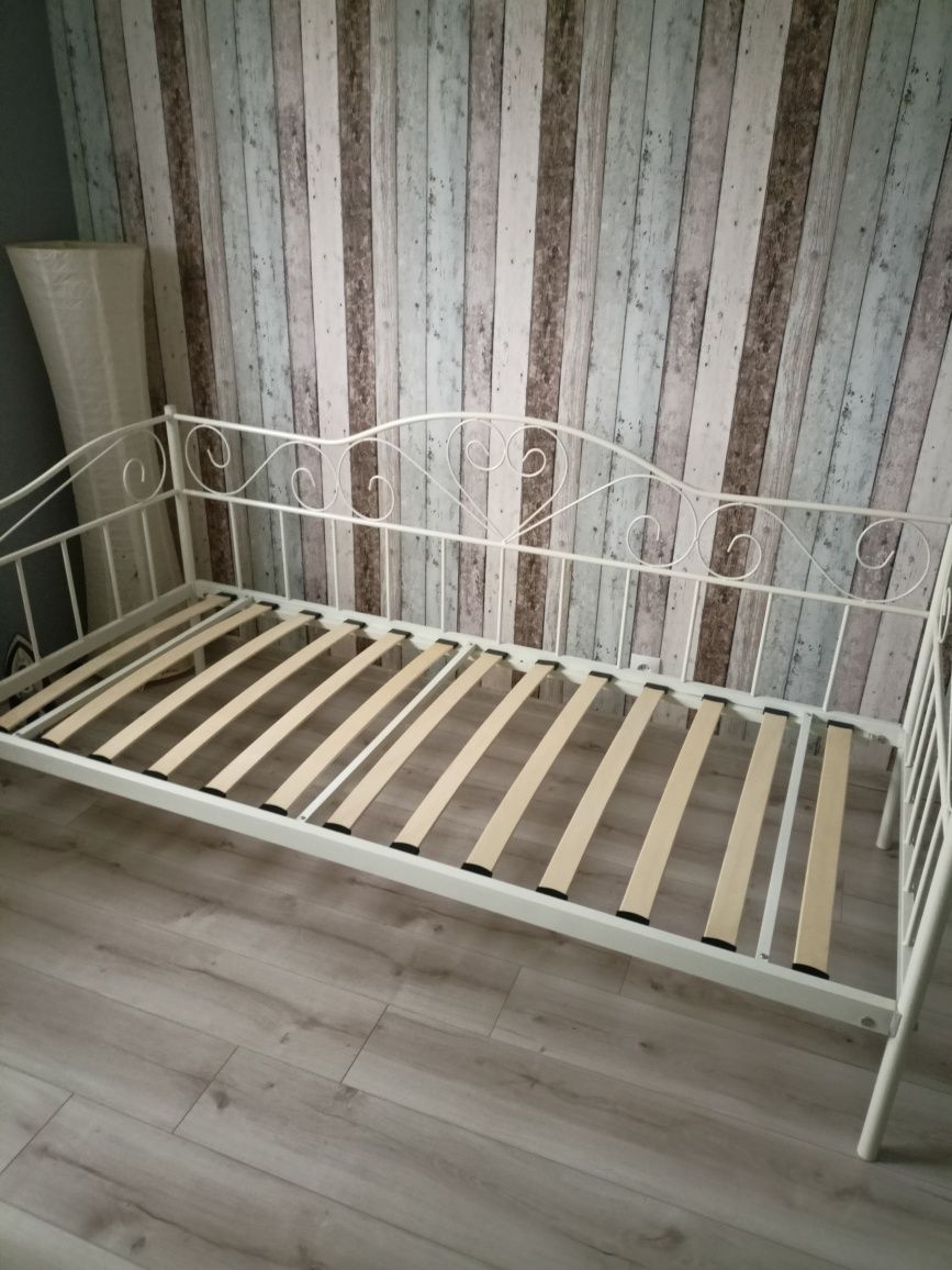 Łóżko jednoosobowe