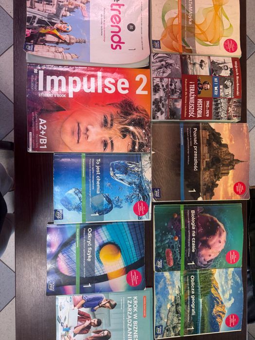 Podręczniki szkolne .