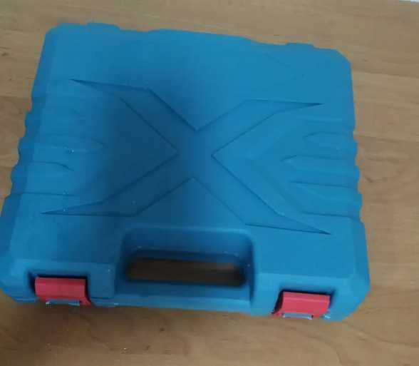 Шуруповерт аккумуляторный Makita 24 В с набором инструментов в кейсе