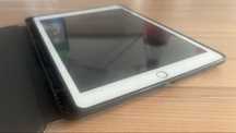 Sprzedam Ipad  32 GB  WiFi +Cellular 8 generacj  kolor złoty