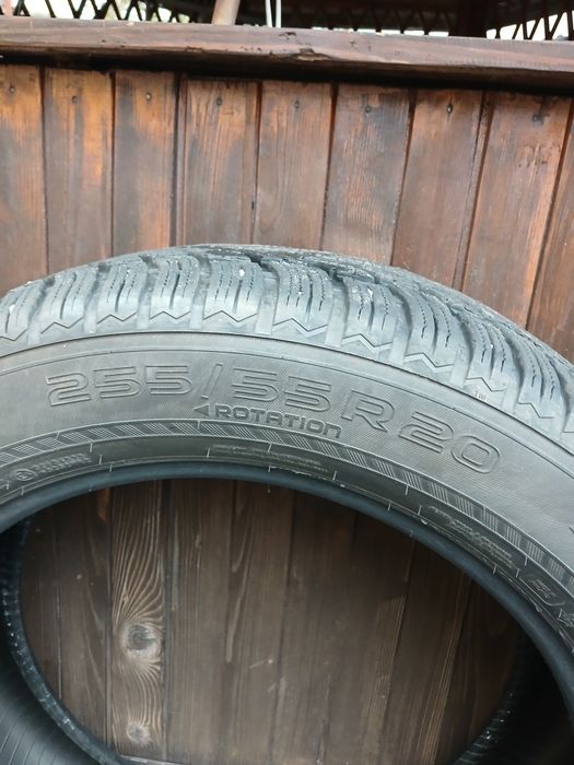 Шини 255 / 55  R20