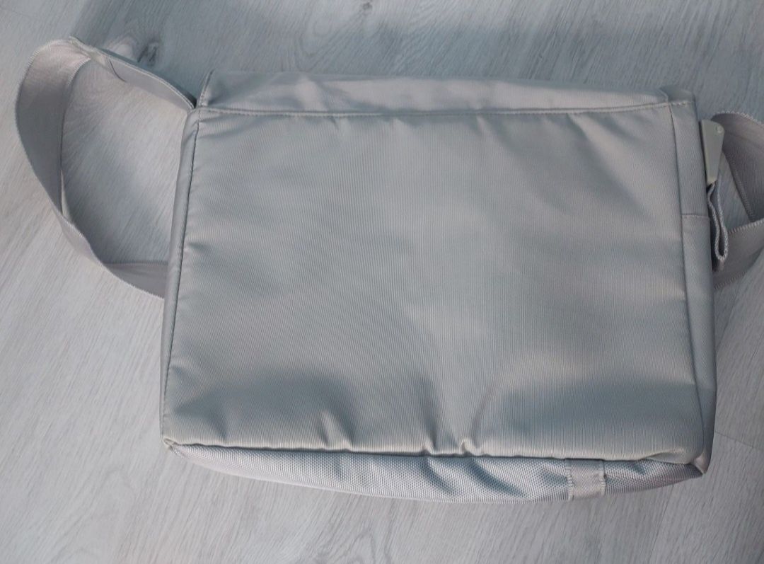 Torba na laptopa szara dicota funkcjonalna do biura pracy podróży
