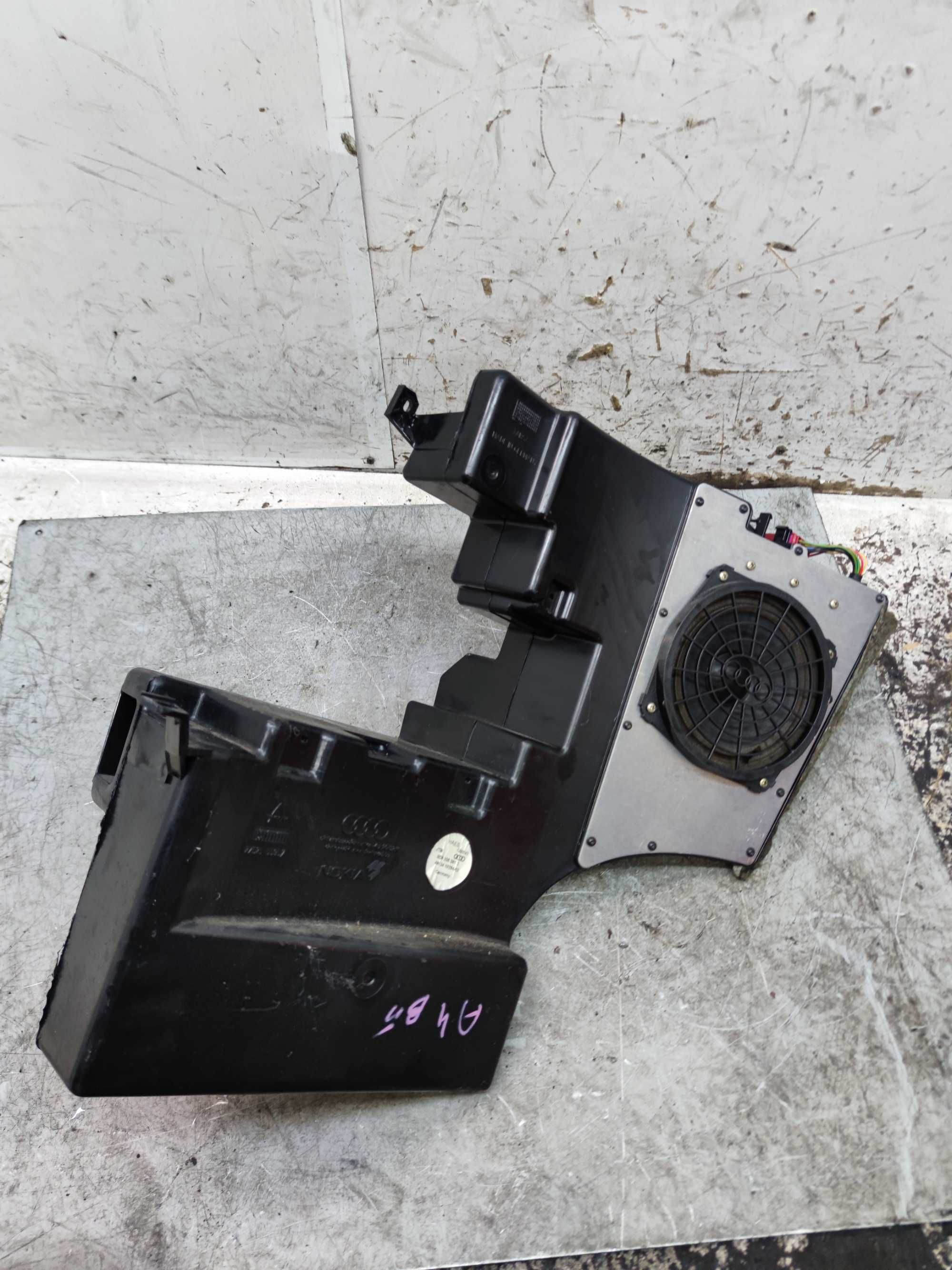 Audi A4 B5 Kombi Avant Subwoofer Głośnik