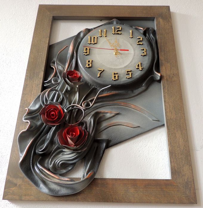 Stylowy zegar szara kolorystyka, czerwone róże, drewniana rama GRAWER