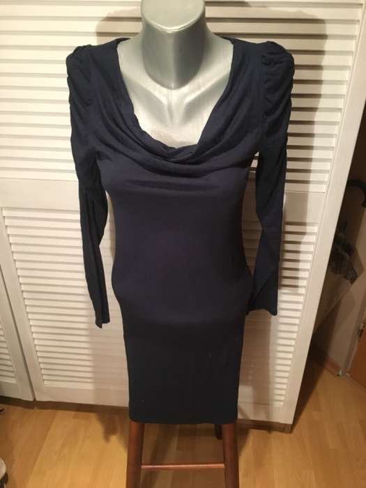 Granatowa sukienka S do kolan prosta cocomore długi rękaw