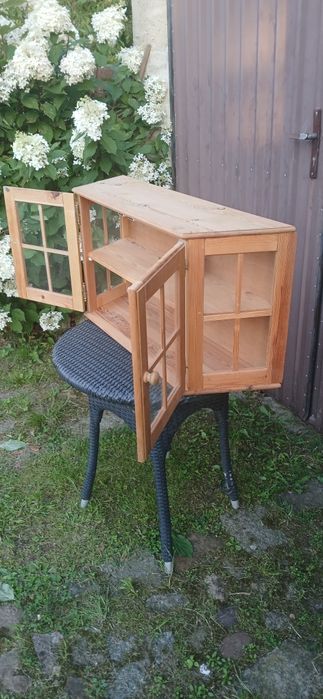 Mala witrynka , szafka sosnowa