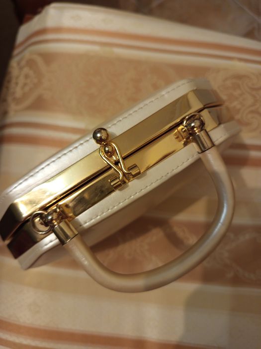 Клатч Bulaggi молочного кольору