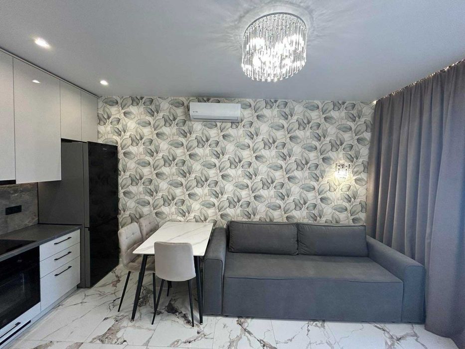 Продам. Квартиру в 61 жемчужине на Краснова. Средний этаж.