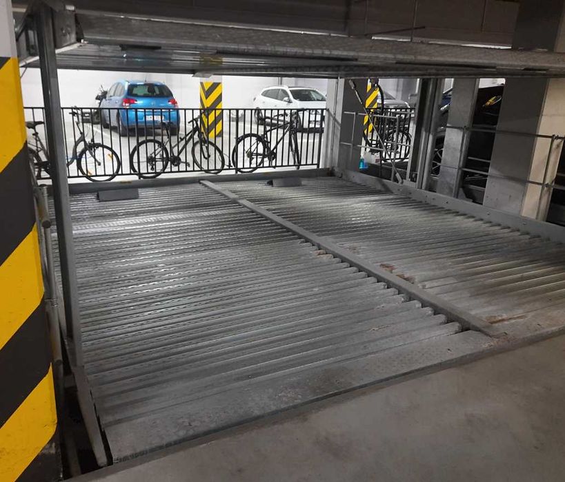 Sprzedam miejsce postojowe podziemne Wrocław–Tarnogaj–Jesionowa/Nyska