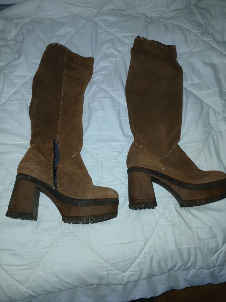 Botas cano alto camurça pele
