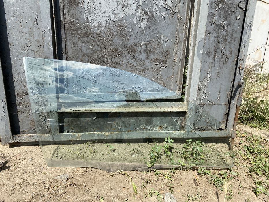 Боковое стекло переднее правое Mitsubishi Lancer 9