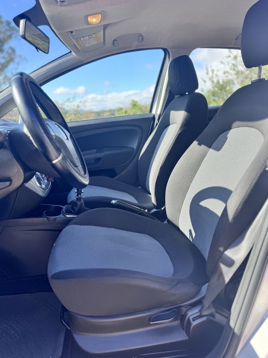 FIAT GRAND PUNTO 1.2 2010 NACIONAL 18 meses garantia