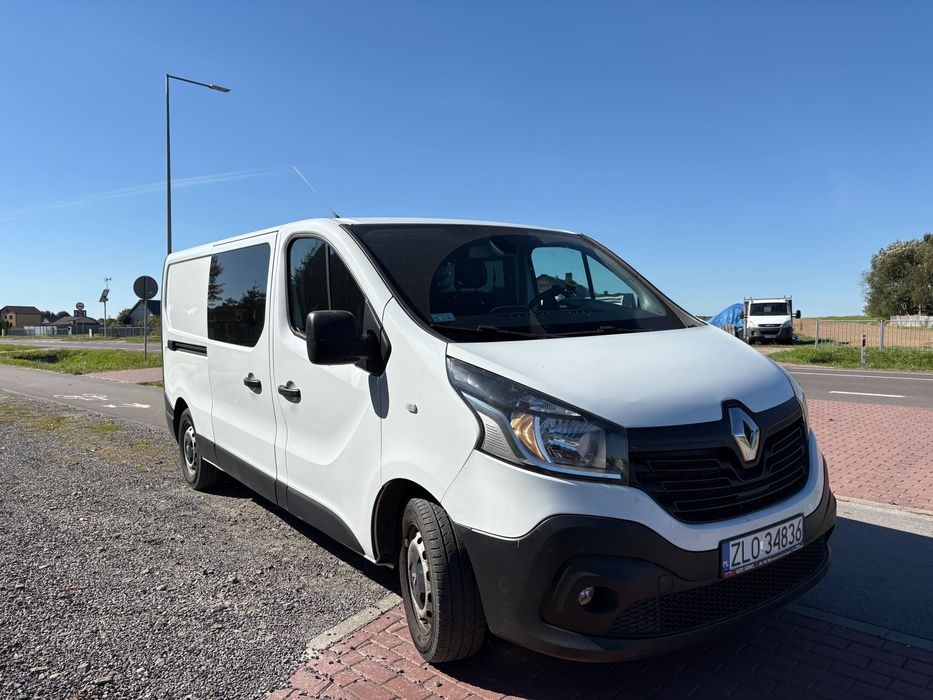 Renault trafic  vivaro brygadówka 6 osobowy