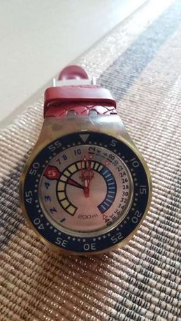 Relógio Swatch vermelho