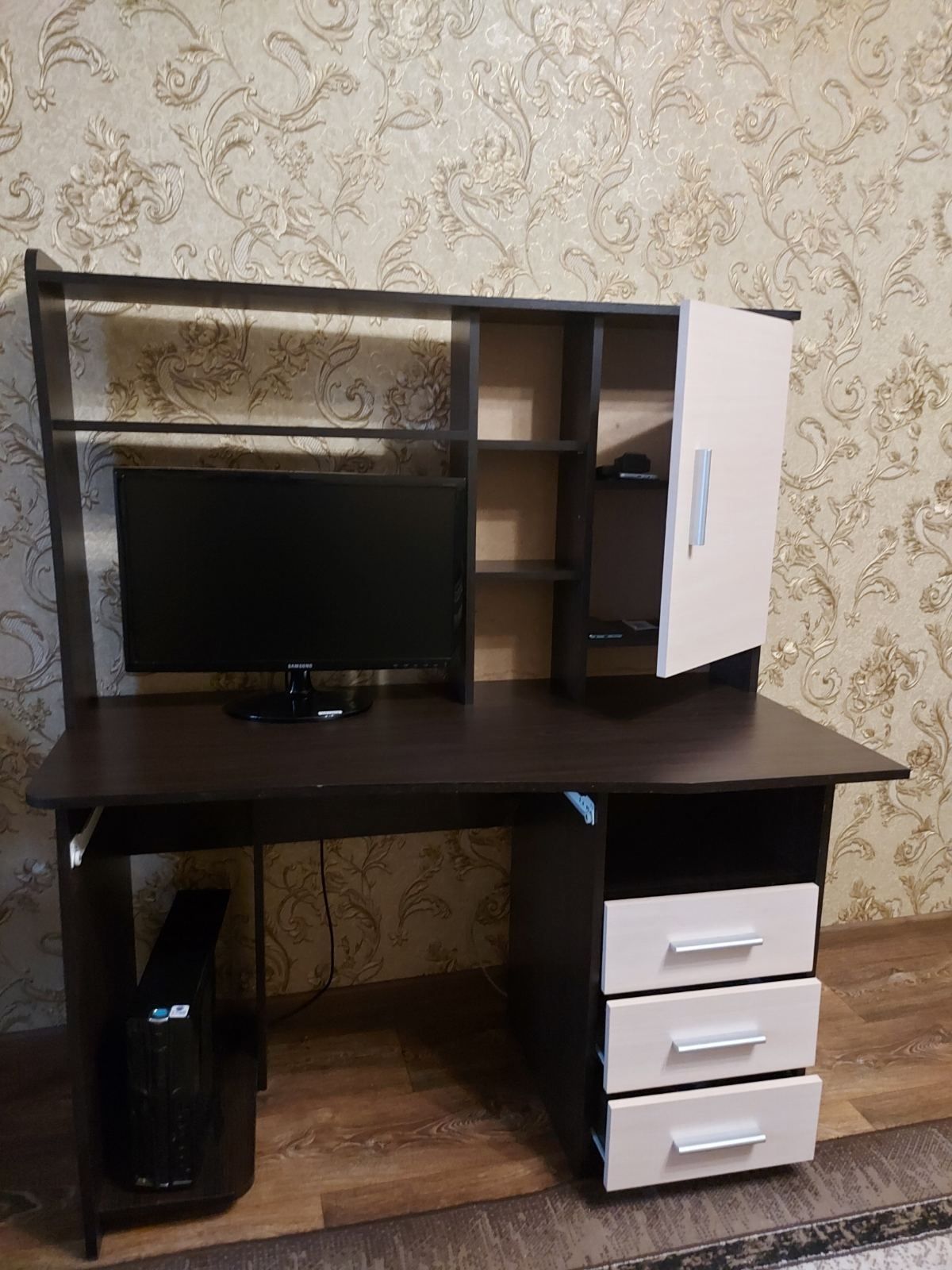 Компьютерный стол