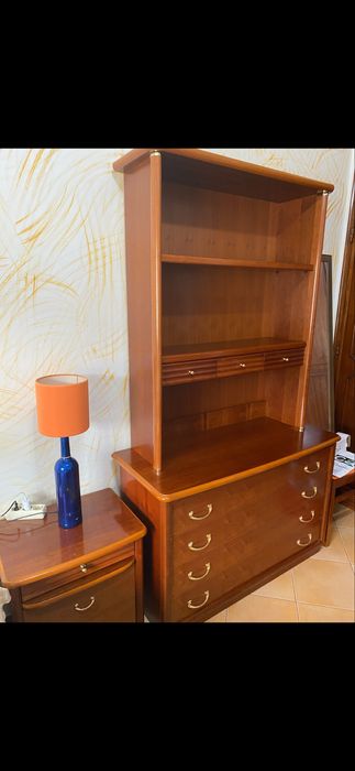 Mobília de quarto individual em nogueira